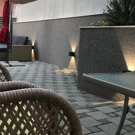 Holiday Home Aspalathos - With Free Parking, Near The Beach, A Few Minutes' Walking Distance To The Unesco Palace Split Bagian luar foto