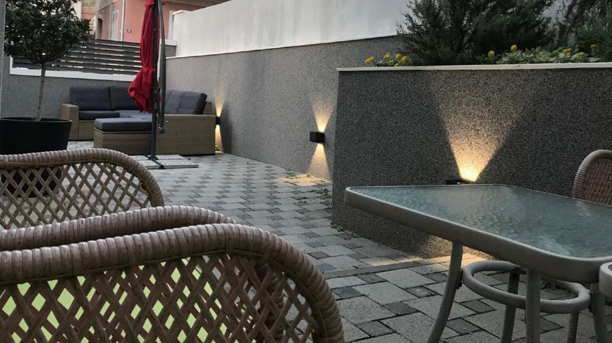 Holiday Home Aspalathos - With Free Parking, Near The Beach, A Few Minutes' Walking Distance To The Unesco Palace Split Bagian luar foto