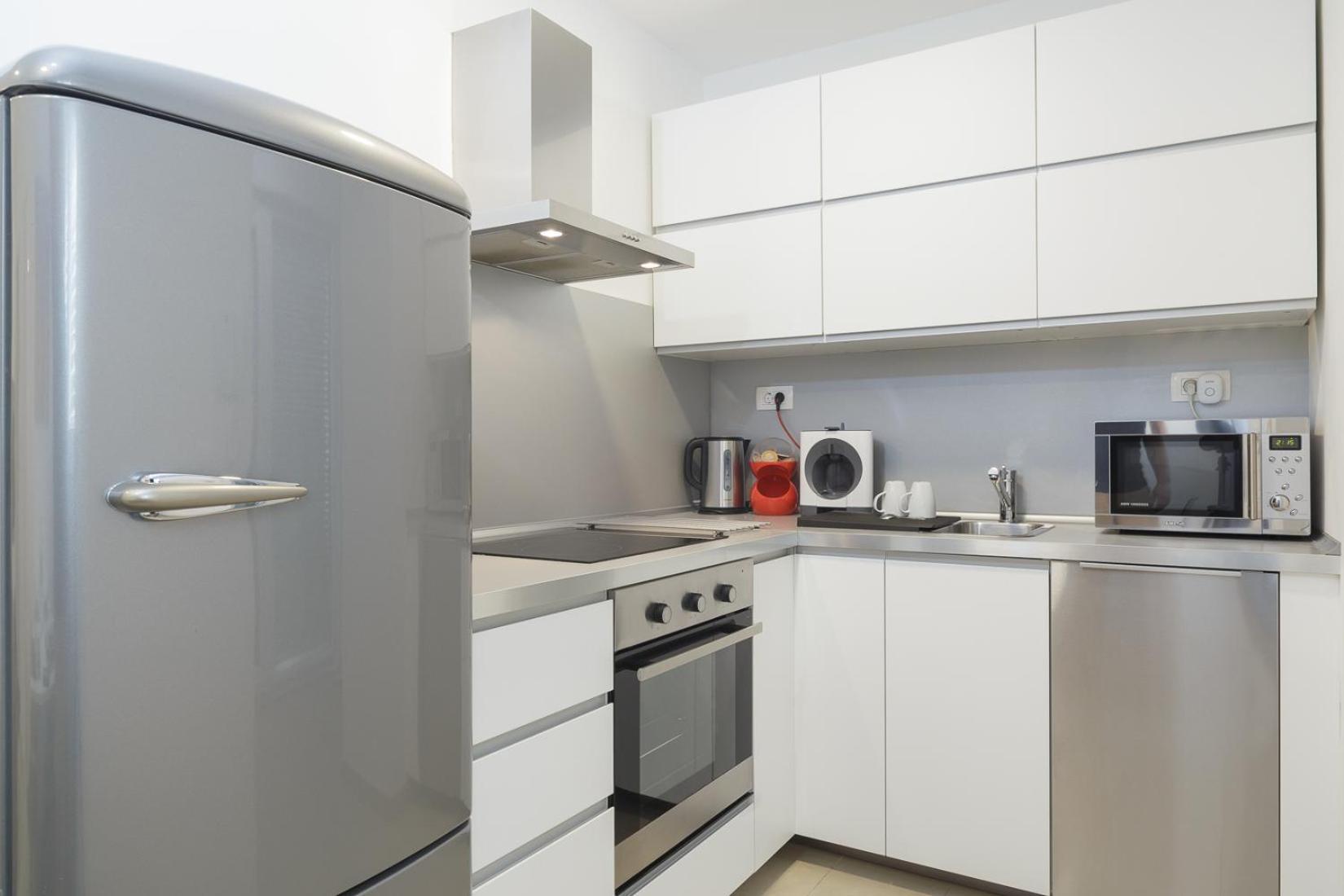 Holiday Home Aspalathos - With Free Parking, Near The Beach, A Few Minutes' Walking Distance To The Unesco Palace Split Bagian luar foto