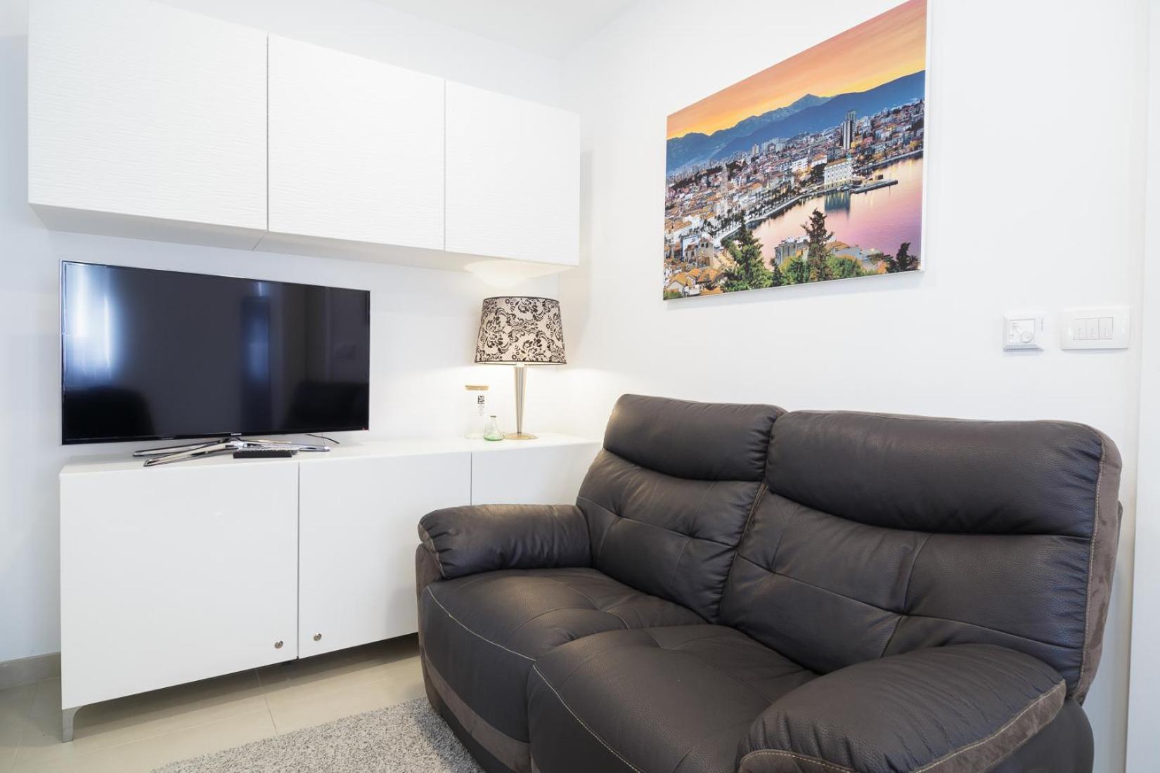 Holiday Home Aspalathos - With Free Parking, Near The Beach, A Few Minutes' Walking Distance To The Unesco Palace Split Bagian luar foto