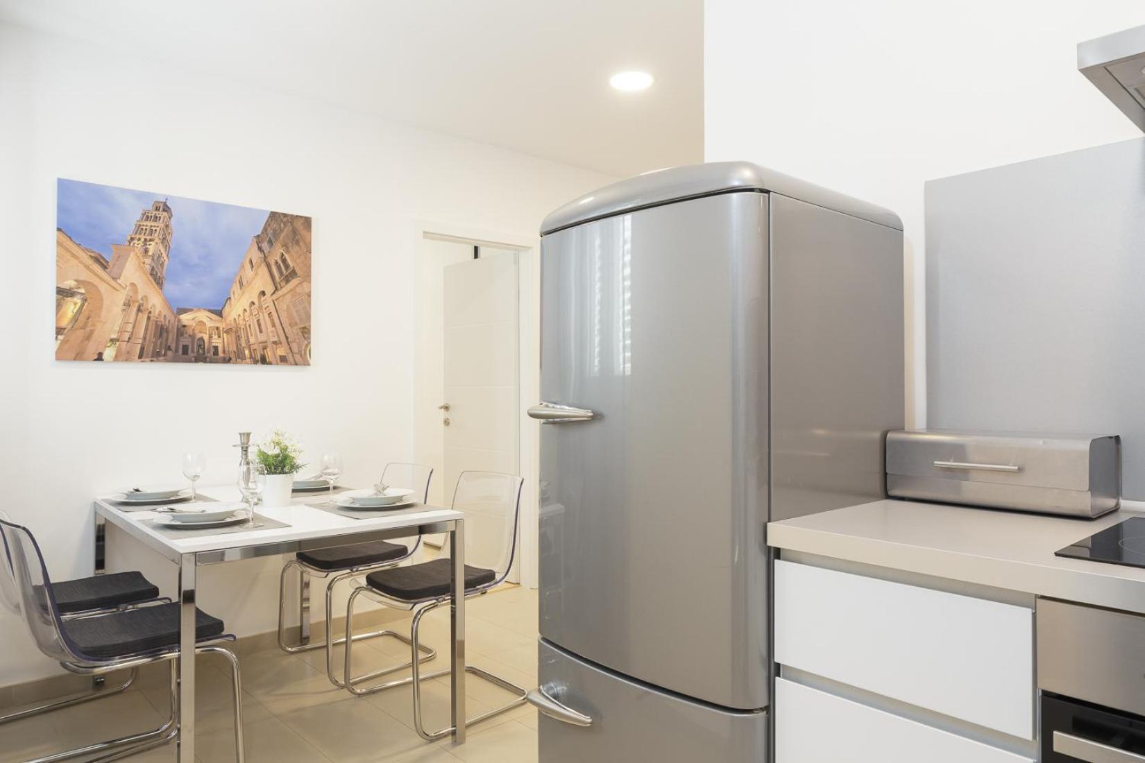 Holiday Home Aspalathos - With Free Parking, Near The Beach, A Few Minutes' Walking Distance To The Unesco Palace Split Bagian luar foto