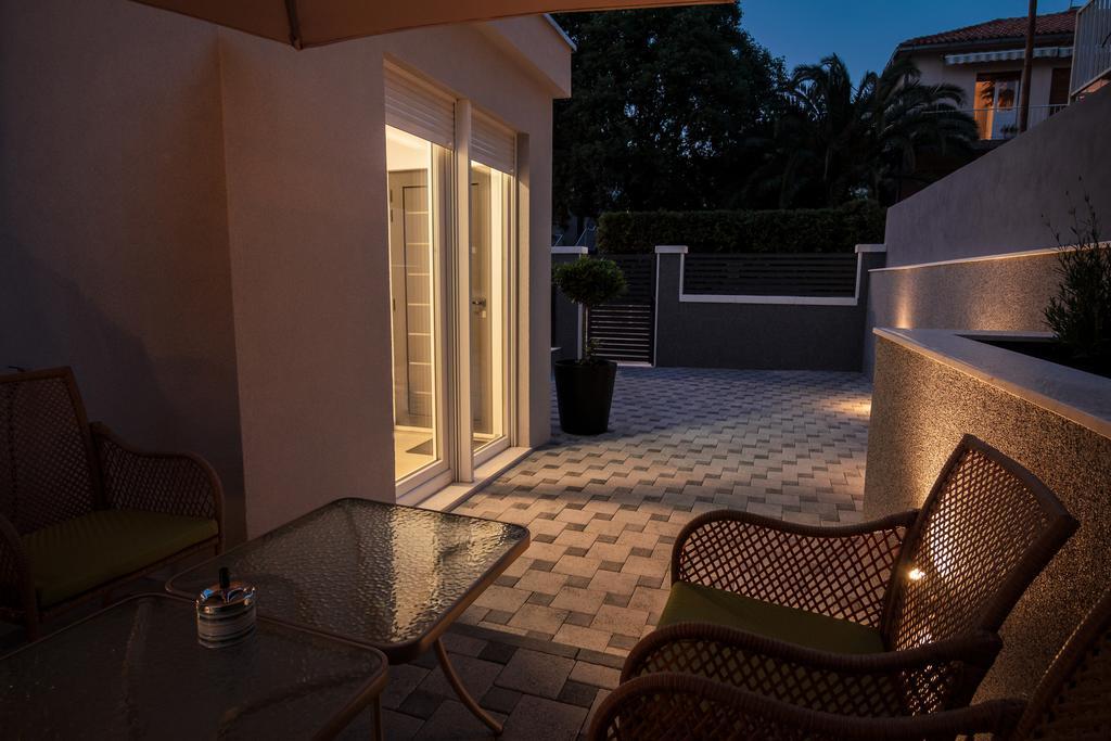 Holiday Home Aspalathos - With Free Parking, Near The Beach, A Few Minutes' Walking Distance To The Unesco Palace Split Ruang foto
