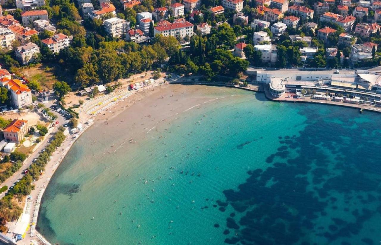 Holiday Home Aspalathos - With Free Parking, Near The Beach, A Few Minutes' Walking Distance To The Unesco Palace Split Bagian luar foto
