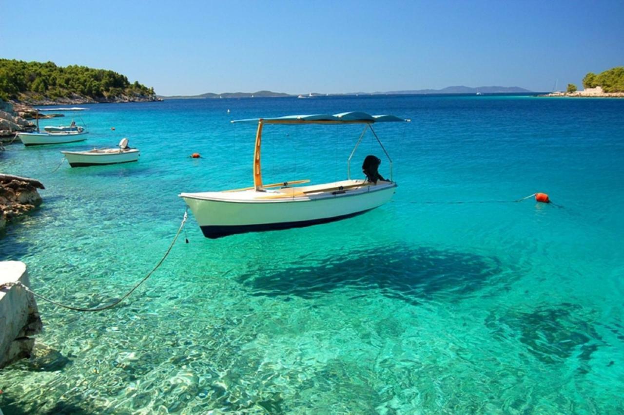 Holiday Home Aspalathos - With Free Parking, Near The Beach, A Few Minutes' Walking Distance To The Unesco Palace Split Bagian luar foto