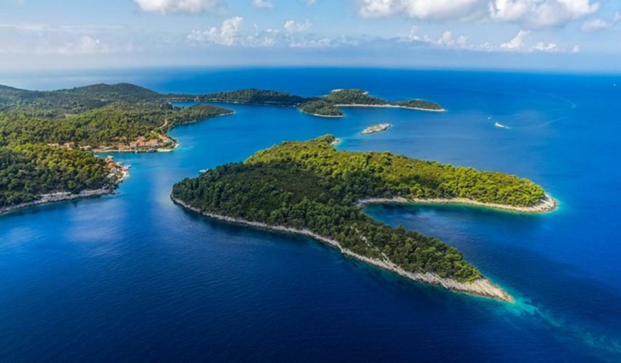 Holiday Home Aspalathos - With Free Parking, Near The Beach, A Few Minutes' Walking Distance To The Unesco Palace Split Bagian luar foto