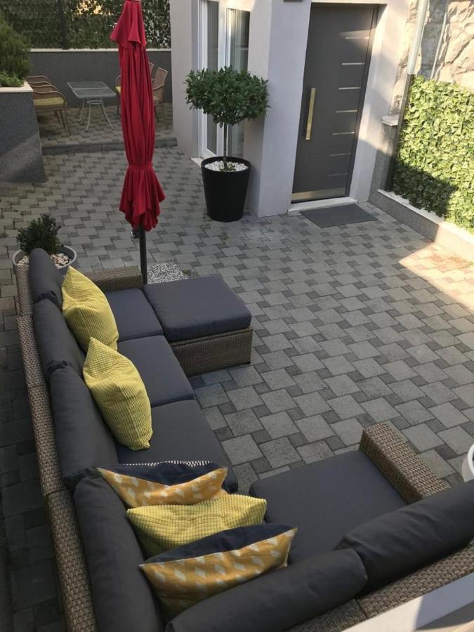 Holiday Home Aspalathos - With Free Parking, Near The Beach, A Few Minutes' Walking Distance To The Unesco Palace Split Bagian luar foto