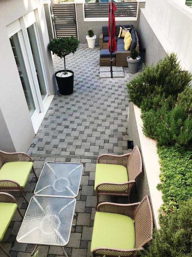 Holiday Home Aspalathos - With Free Parking, Near The Beach, A Few Minutes' Walking Distance To The Unesco Palace Split Bagian luar foto